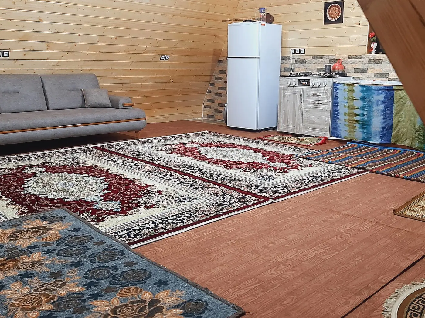 کلبه سوییسی جاده اسالم به خلخال 