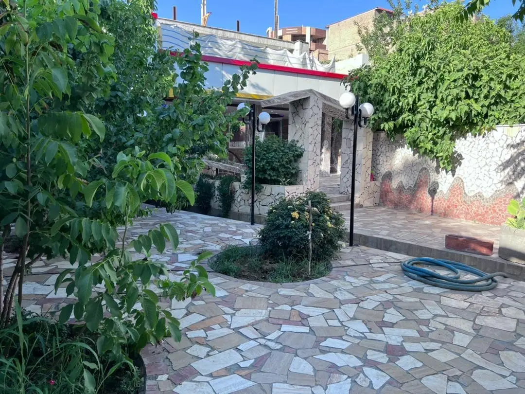 ویلا استخردار آبگرم لب آب باغ بهادران