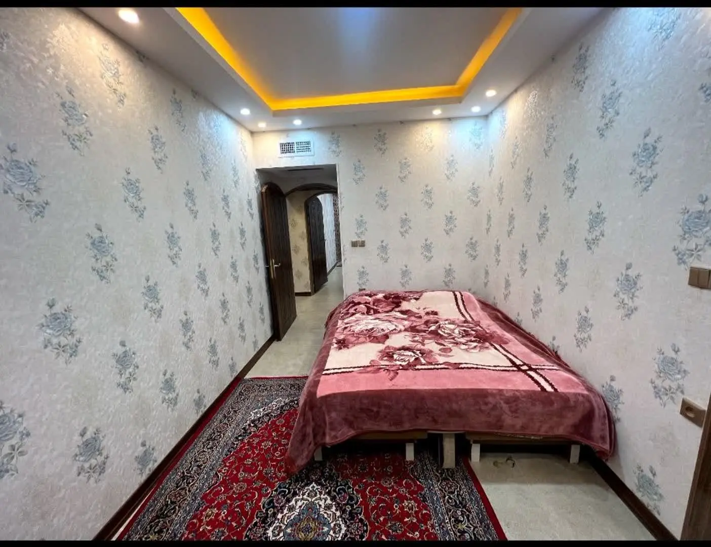 ویلا دوخوابه استخرسرپوشیده باغ بهادران