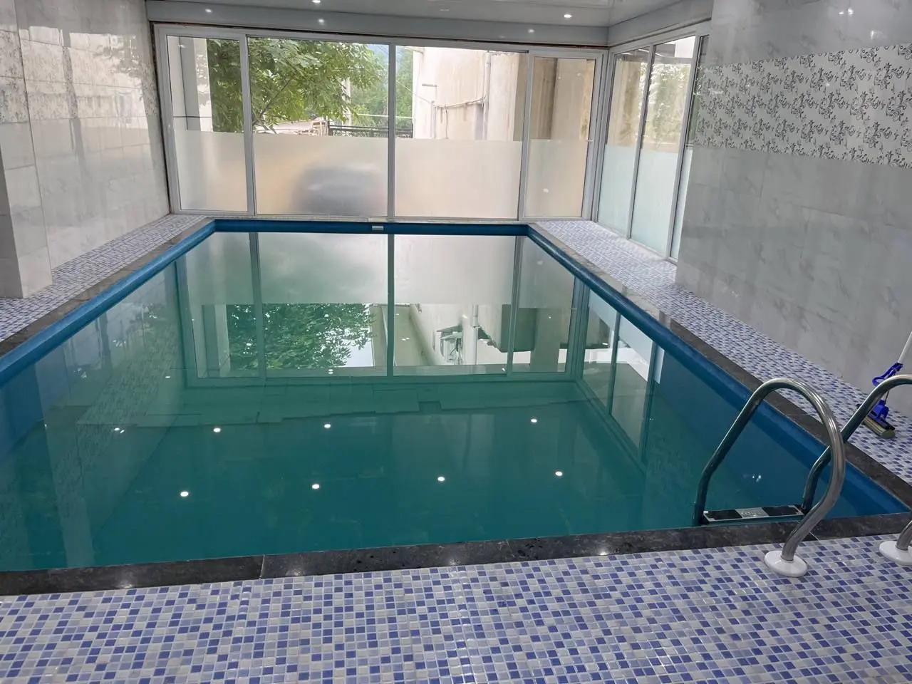اجاره ویلای لوکس استخردار قلعه رودخان