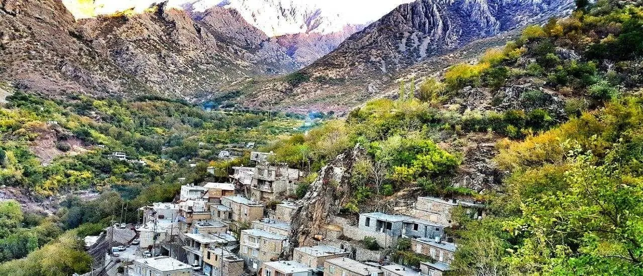 اقامتگاه کارزان با پارکینگ اختصاصی پاوه داریان