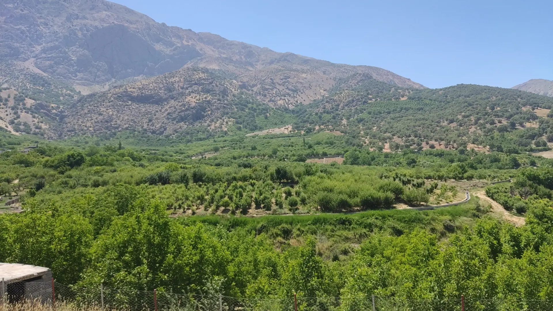 اجاره روزانه مهمانسرای دو خوابه در دنا 