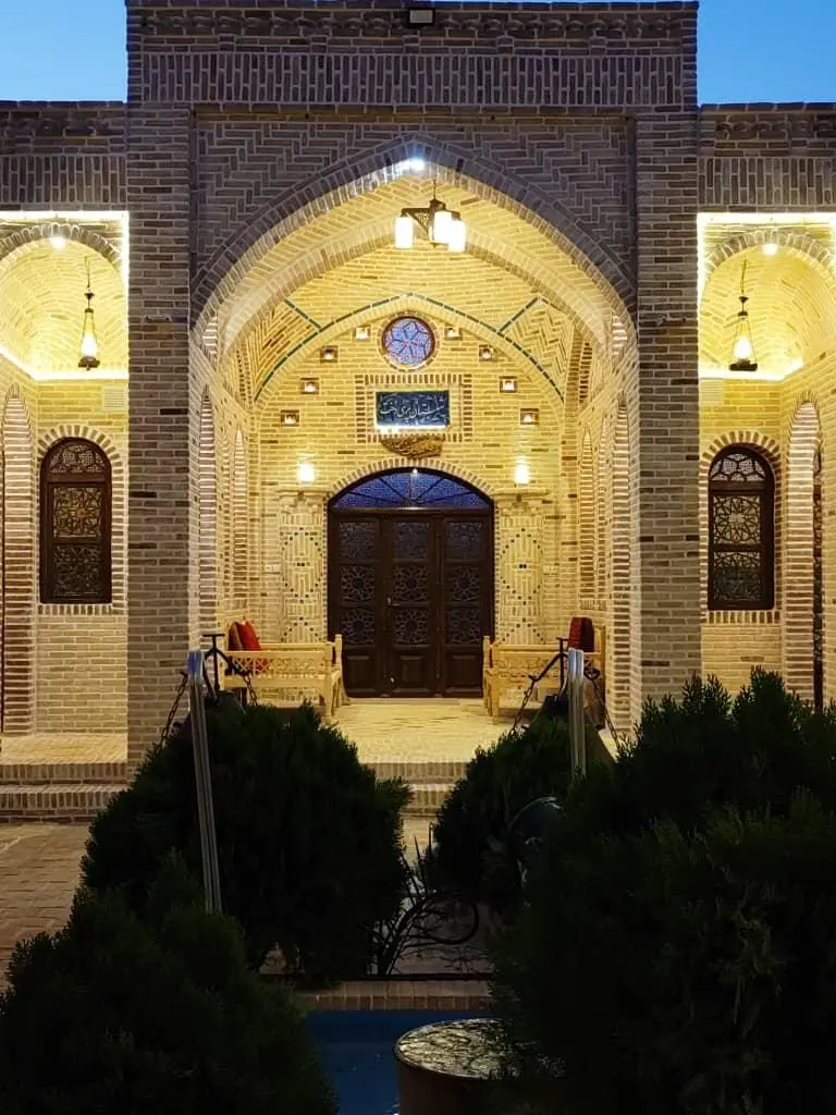 اقامتگاه بوم گردی عمارت کهن در ابوزیدآباد
