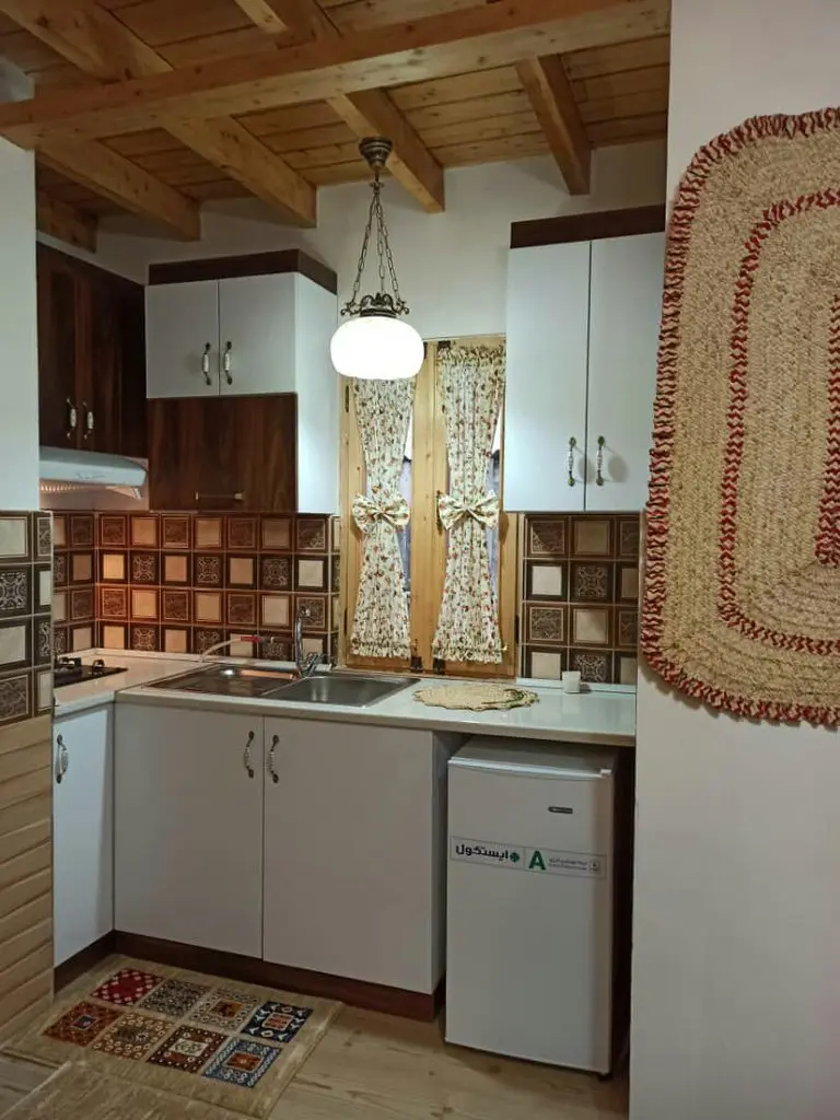 عمارت بومگردی باباخان گیلان (سوئیت نازخاتون)