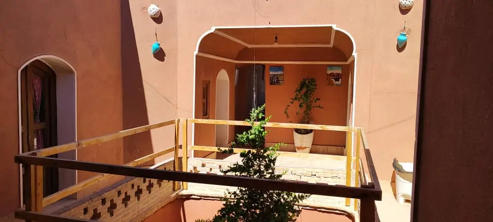 اقامتگاه بومگردی قلعه سفید ندوشن