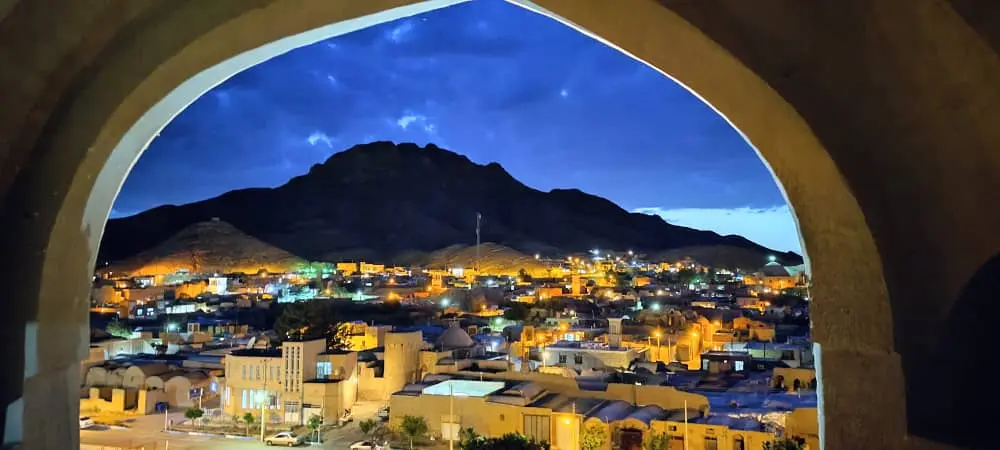 اقامتگاه بومگردی قلعه سفید ندوشن