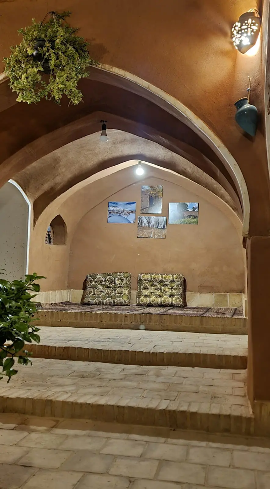 اقامتگاه بومگردی قلعه سفید ندوشن