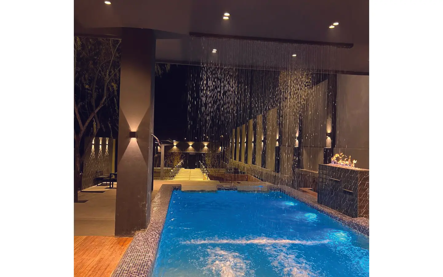 عمارت گارنت پنج خواب لوکس با استخر تابستانه