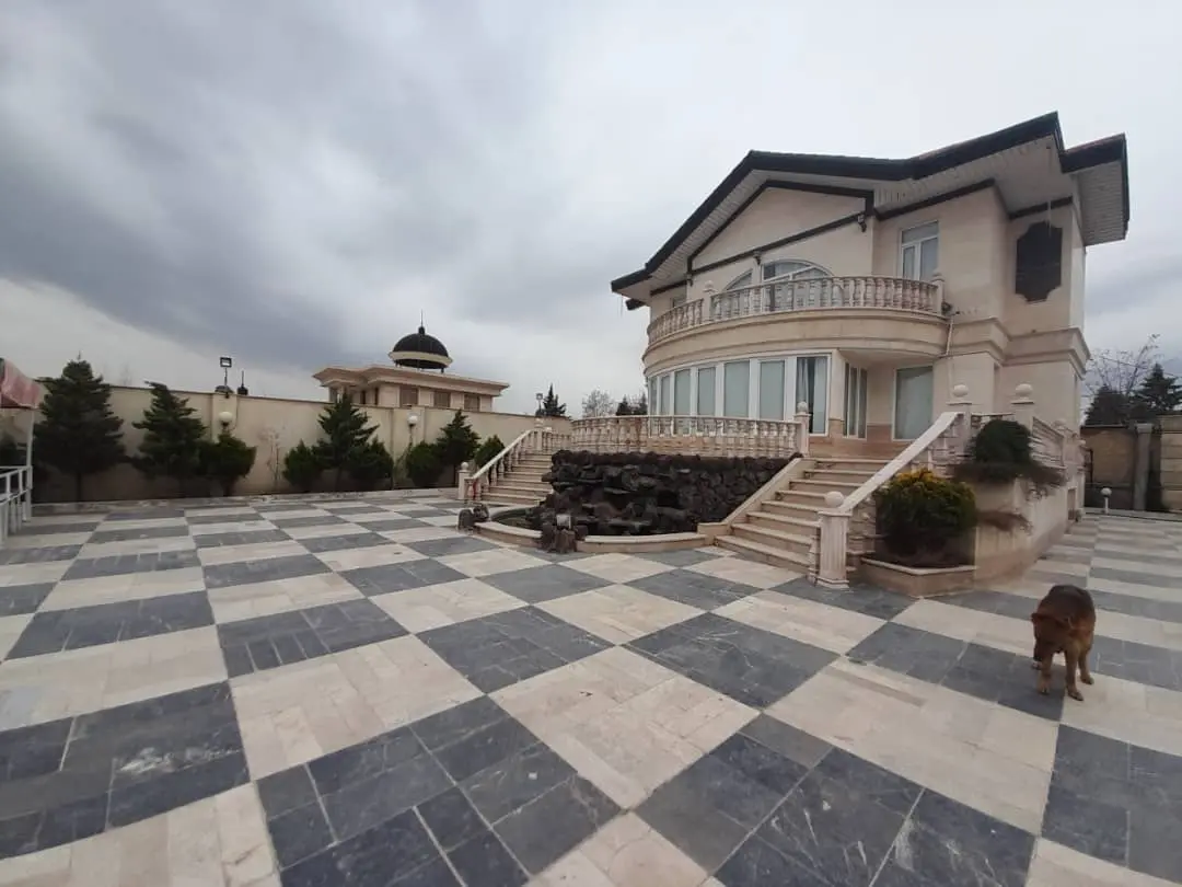 عمارت سه خوابه لوکس با استخر سرپوشیده کردان