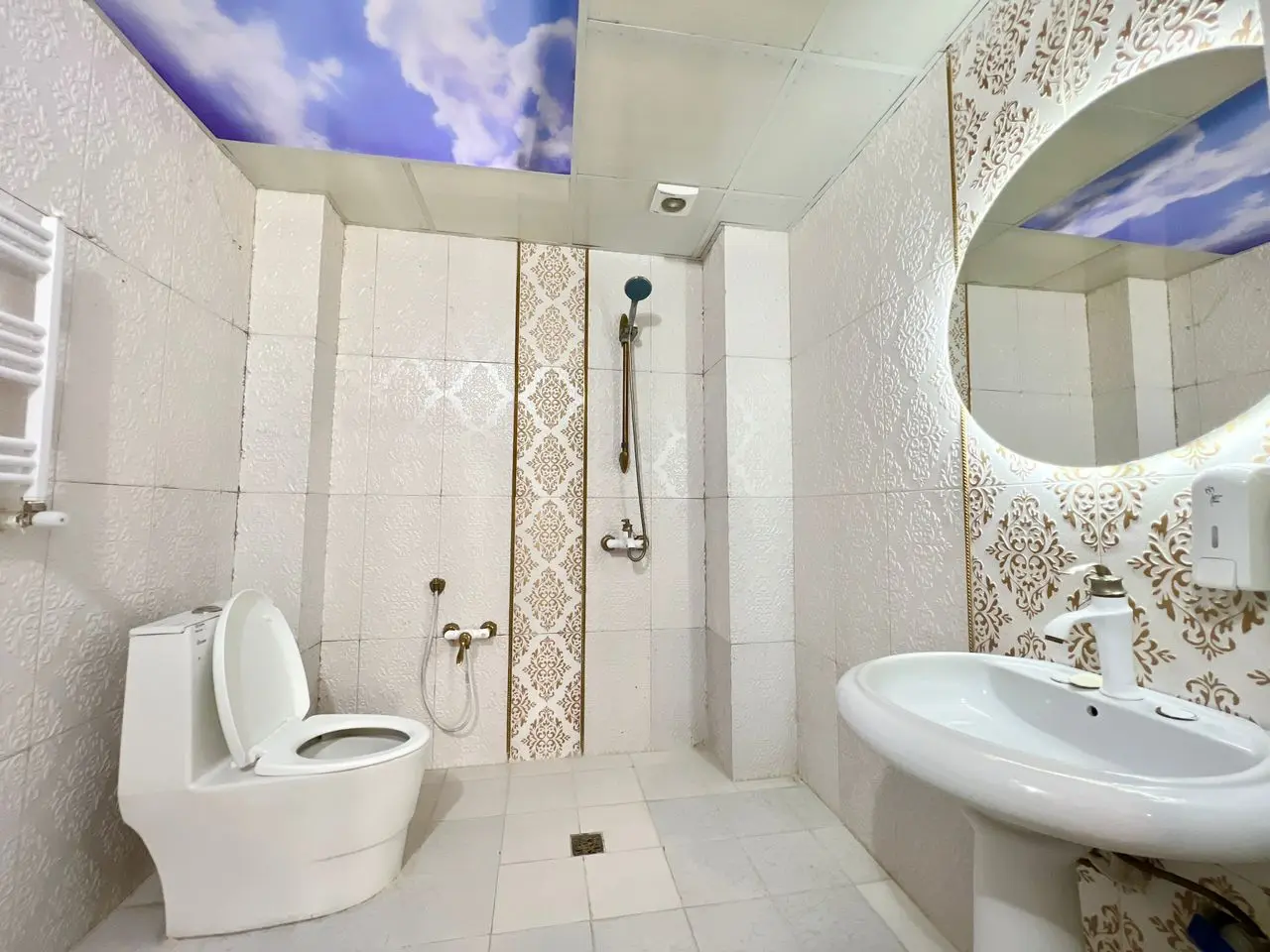 عمارت سه خوابه لوکس با استخر سرپوشیده کردان