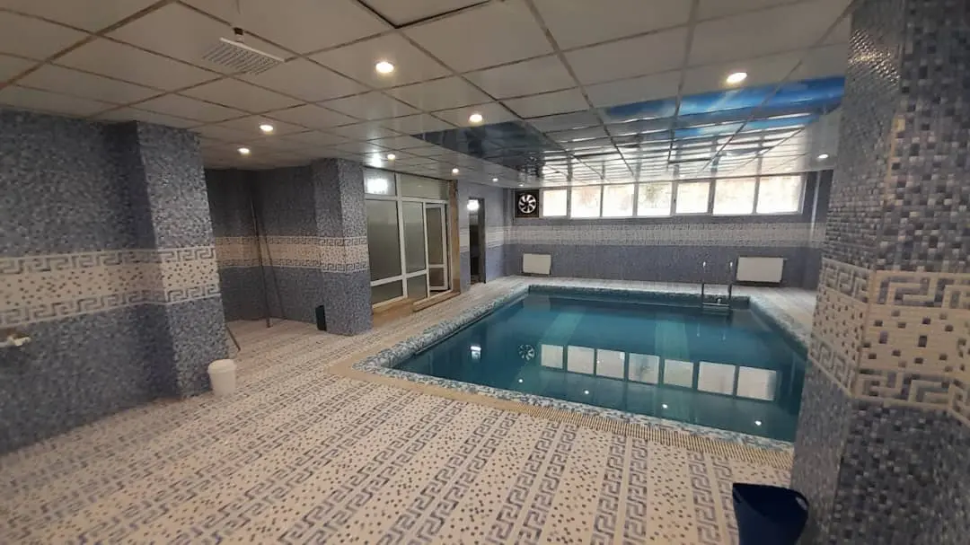 عمارت سه خوابه لوکس با استخر سرپوشیده کردان