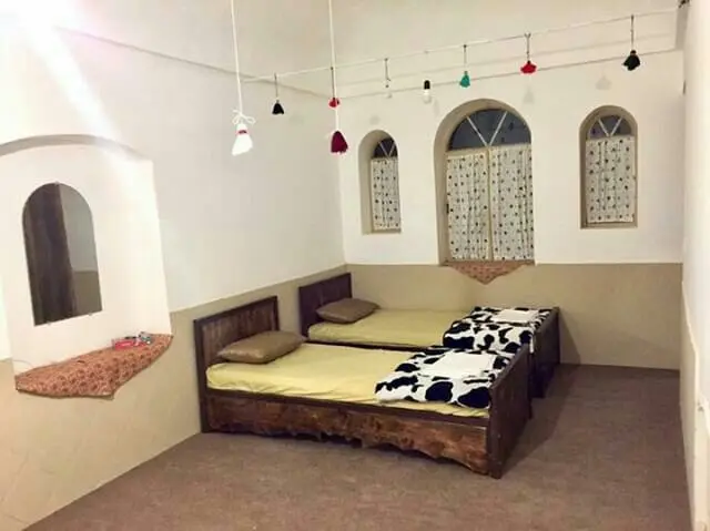 اقامتگاه بومگردی کویر راویج سه قلعه 