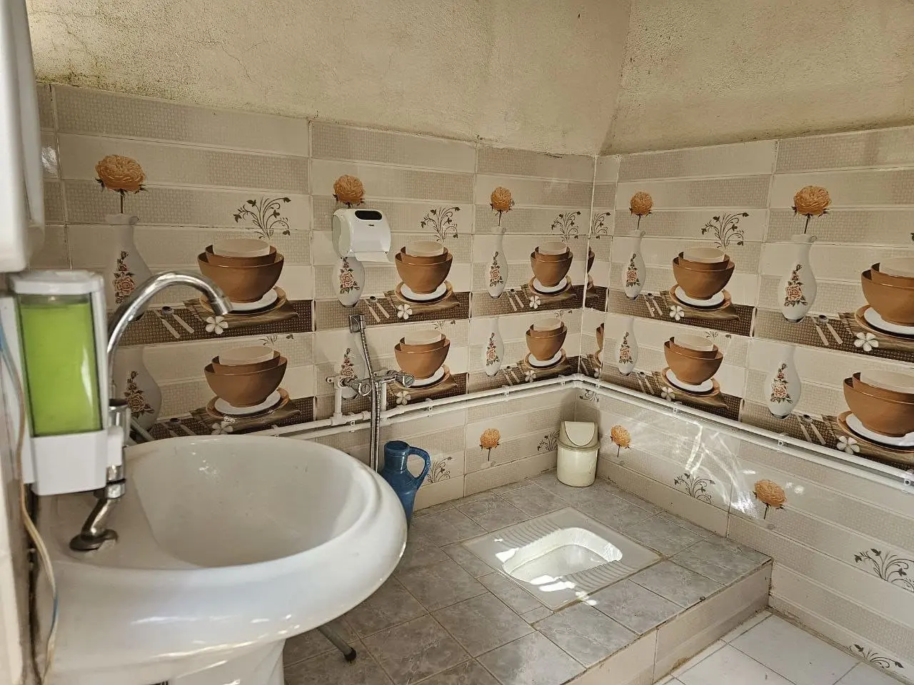کلبه حیاط دار گردو در کرمانشاه