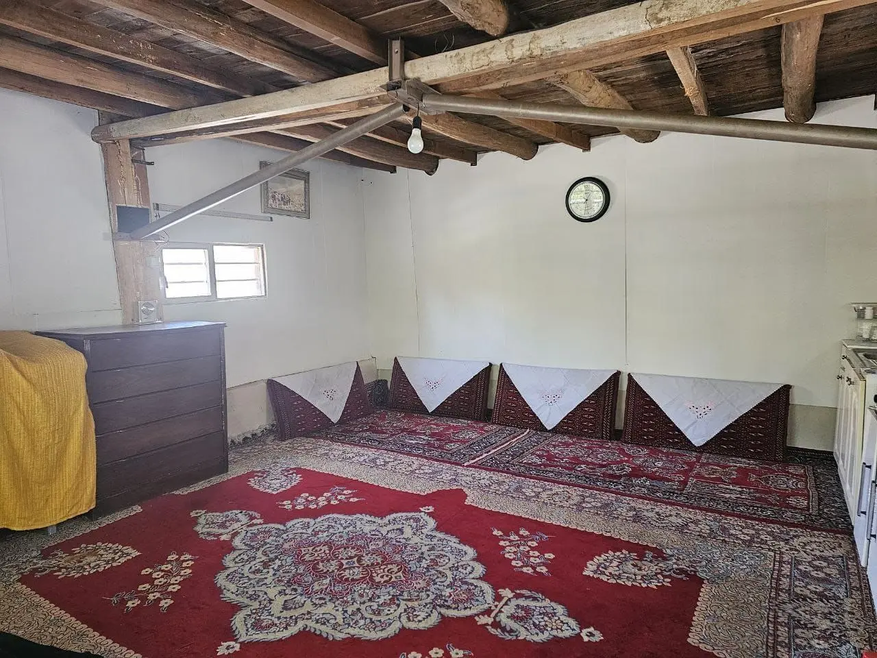 کلبه حیاط دار گردو در کرمانشاه