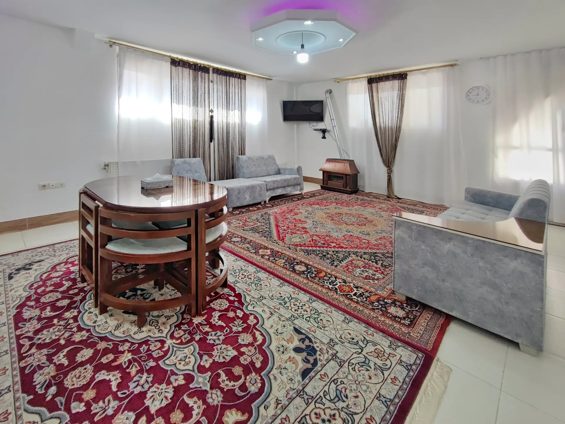 آپارتمان دو خوابه نوساز کنار آرامگاه حافظ شیراز
