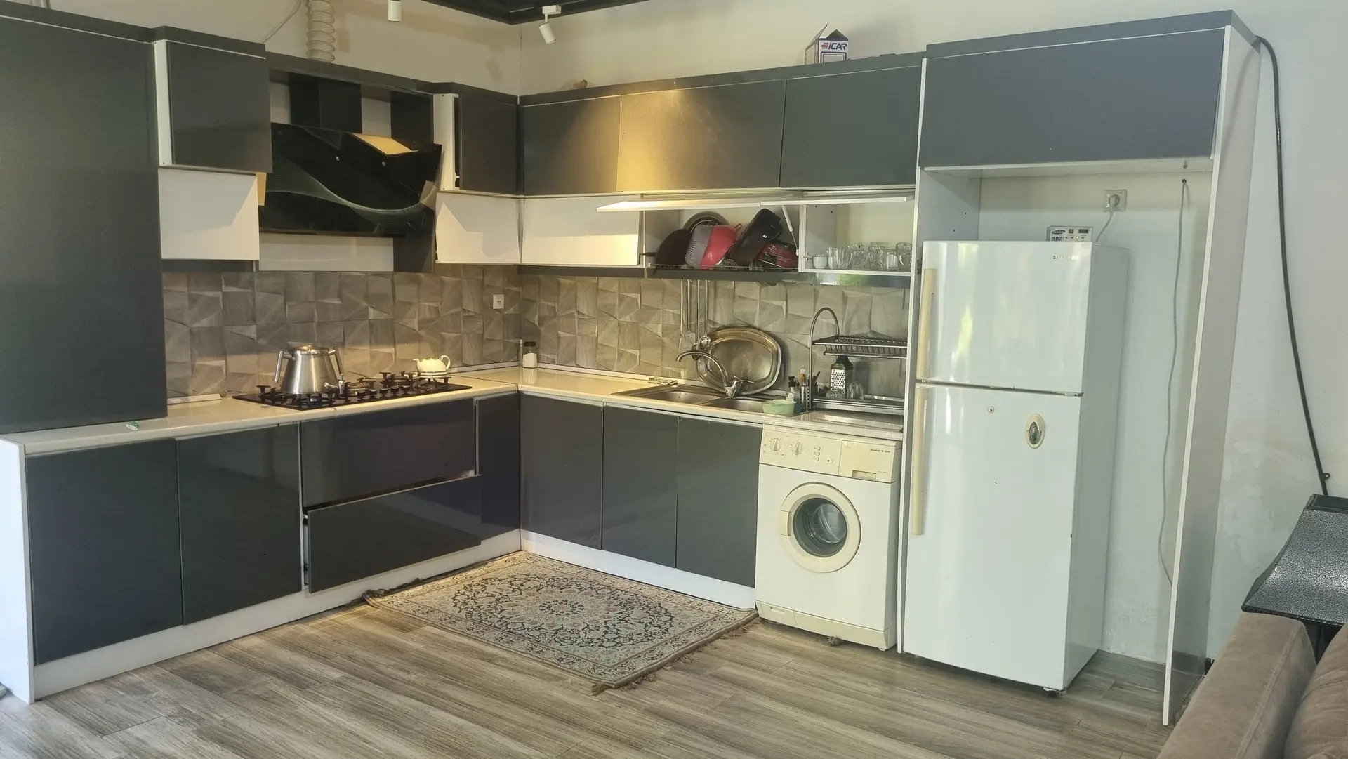 ویلا باغ سرسبز استخردار اب گرم