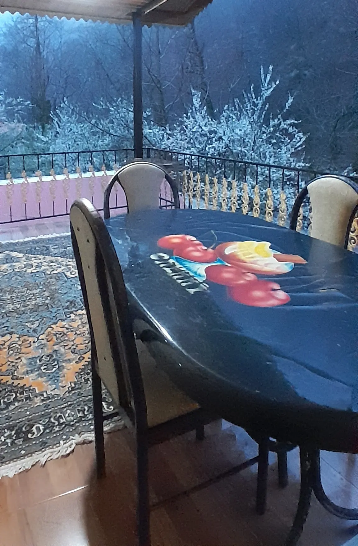 ویلا چوبی در کنار رودخانه وجنگل       ‌‌‌‌