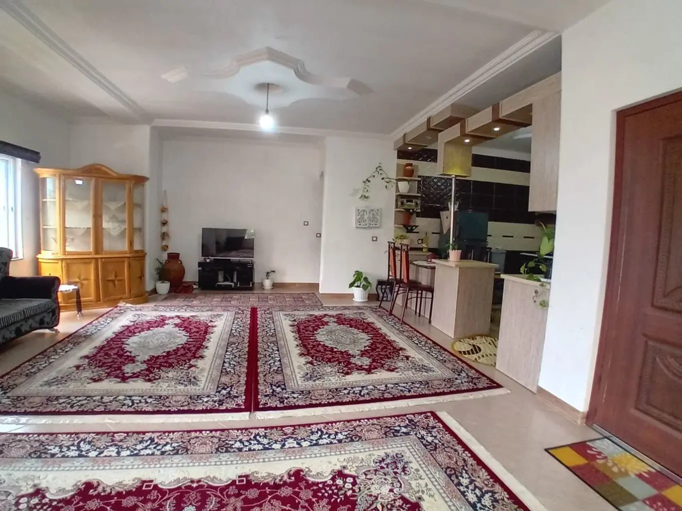 ویلای روستایی نزدیک به رستوران خاور خانم