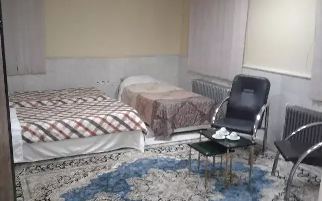 مهمان‌سرا در بستان آباد (اتاق سه تخته)