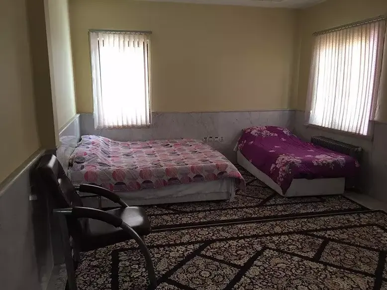 مهمان‌سرا در بستان آباد (اتاق سه تخته)