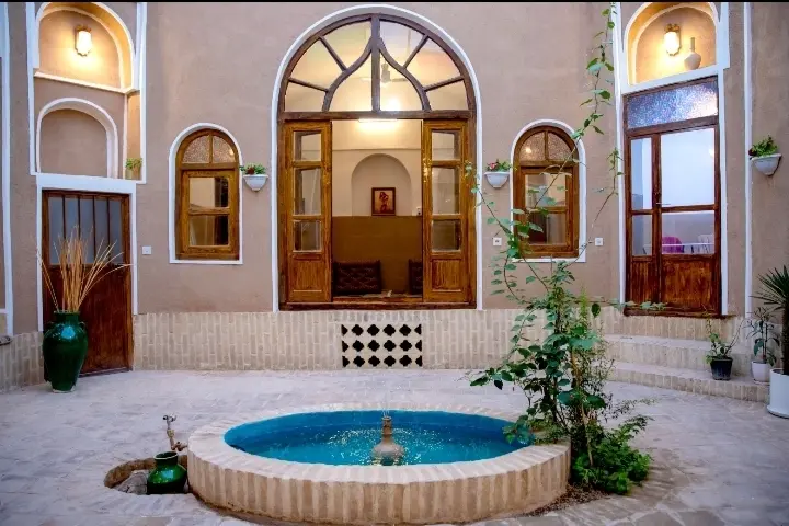اجاره ویلا سنتی 4خوابه ماهکده در یزد
