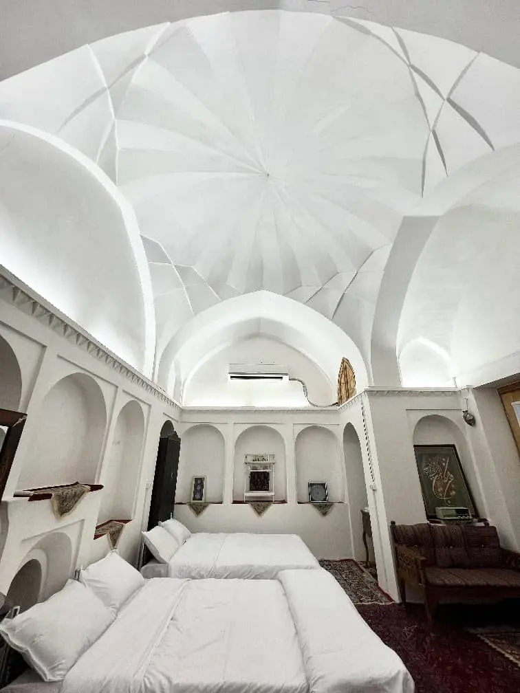 اقامتگاه سنتی عمارت حاکم در ساوه
