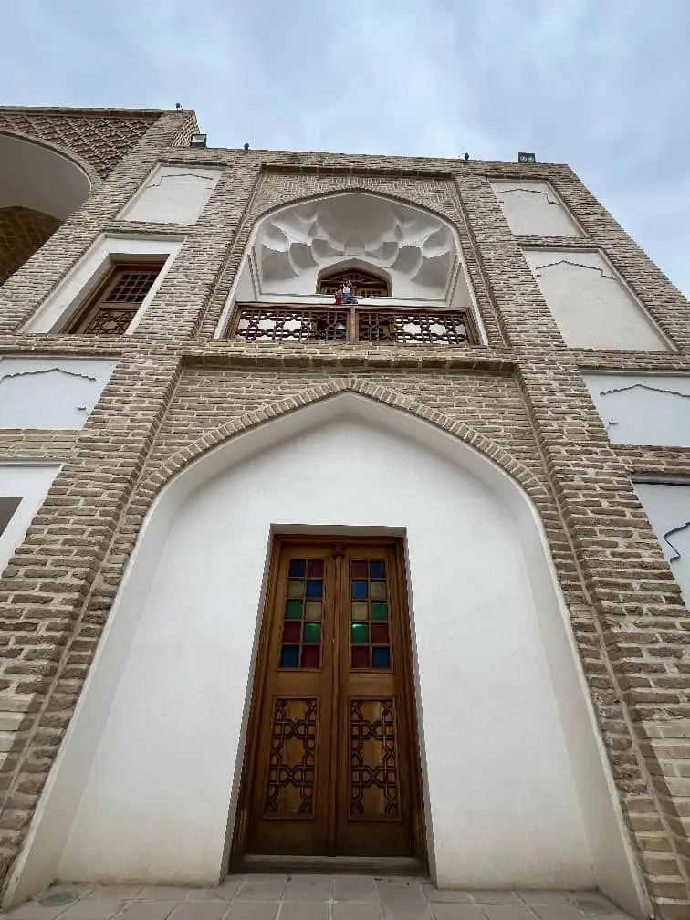 اقامتگاه سنتی عمارت حاکم در ساوه