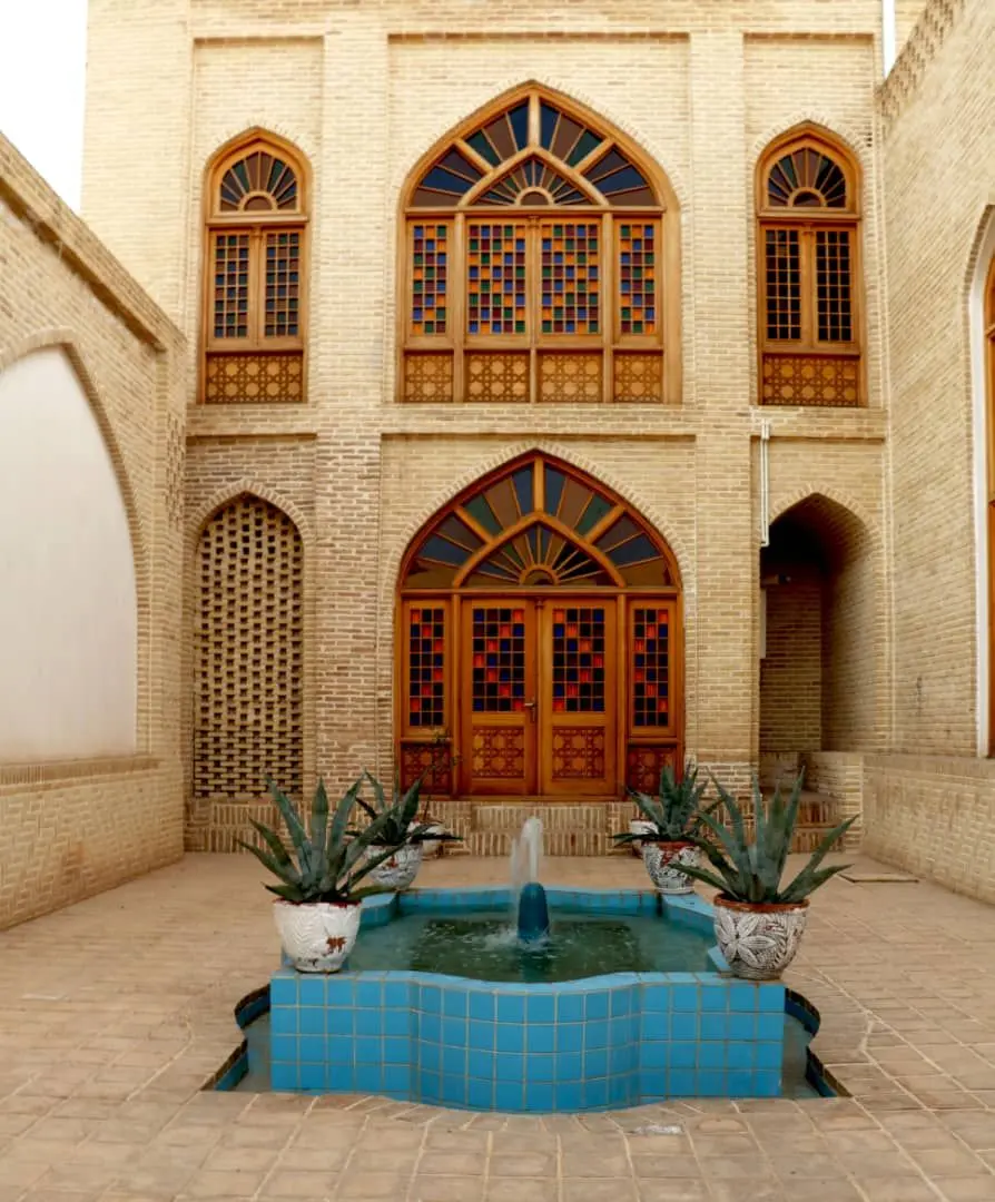 اقامتگاه سنتی عمارت حاکم در ساوه
