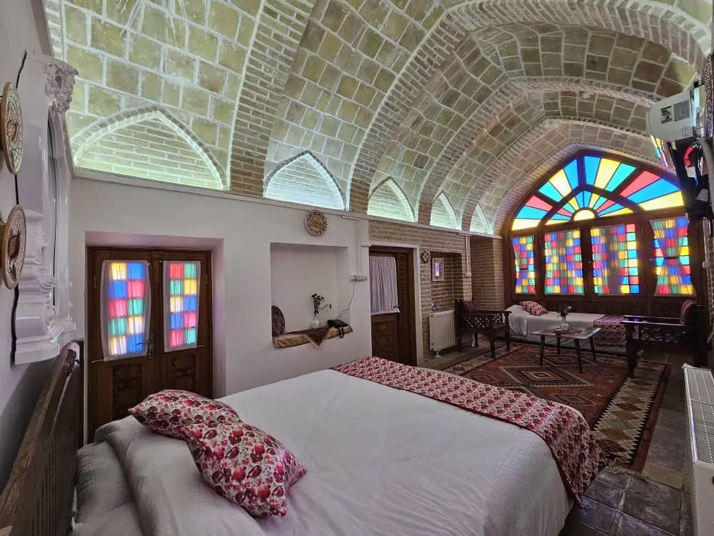 اقامتگاه سنتی عمارت حاکم در ساوه