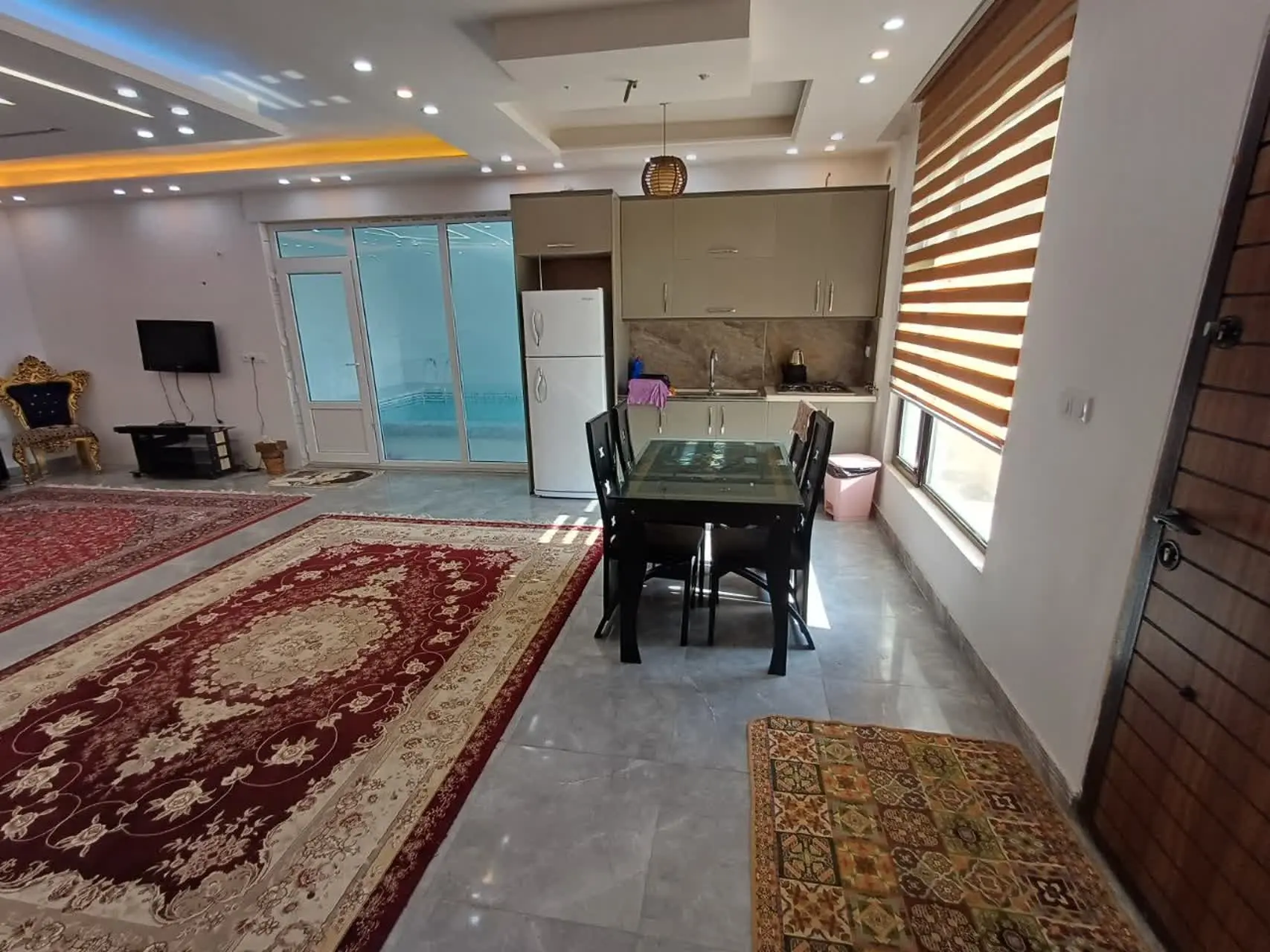 باغ ویلا استخردار هلیا در ملارد