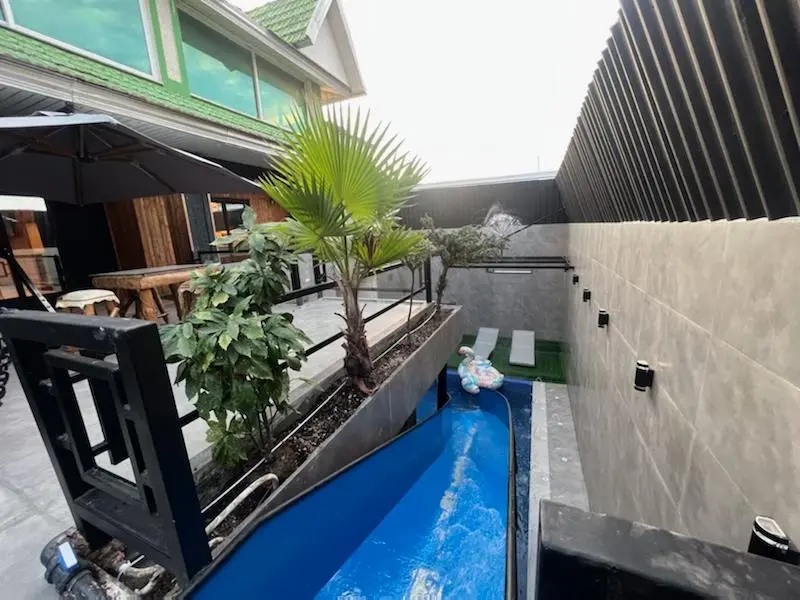 عمارت هشت خوابه سبز با پارك آبى