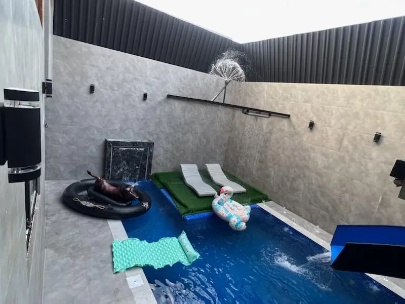 عمارت هشت خوابه سبز با پارك آبى