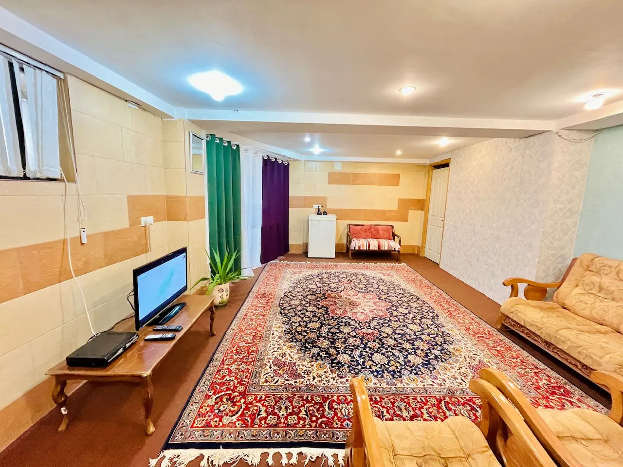 منزل مبله ویلایی دربست با حیاط و پارکینگ اختصاصی