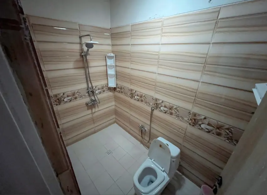 گل یخ کردان استخر آبگرم