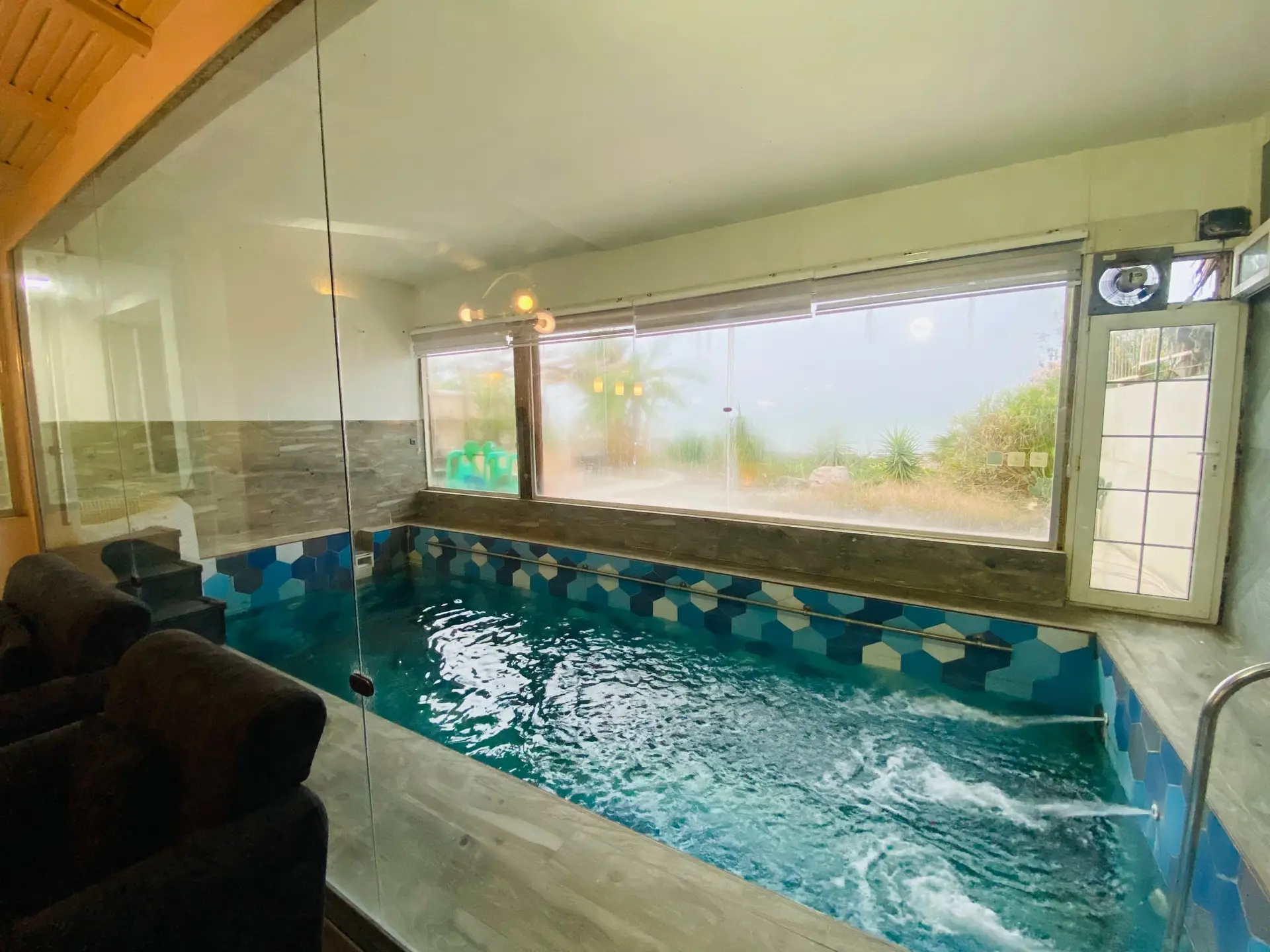 عمارت فانوس استخر جکوزی ساحل اختصاصی