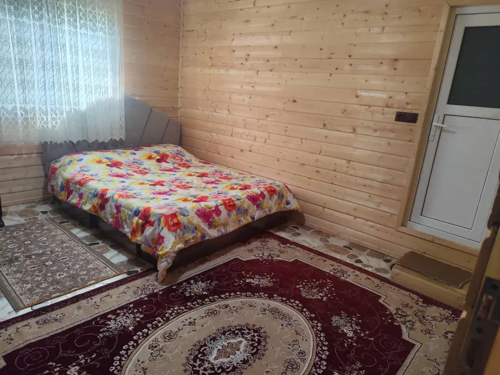 کلبه چوبی شش خوابه مستراستخرداروجکوزی دار