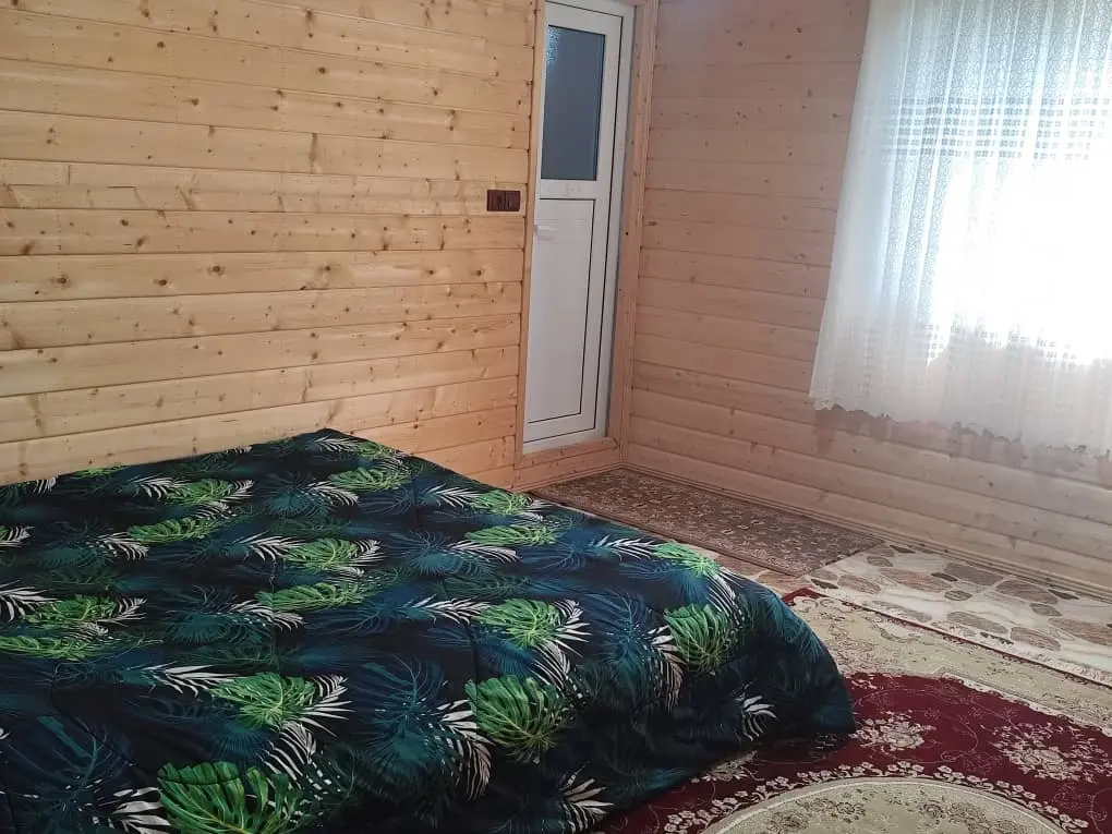 کلبه چوبی شش خوابه مستراستخرداروجکوزی دار
