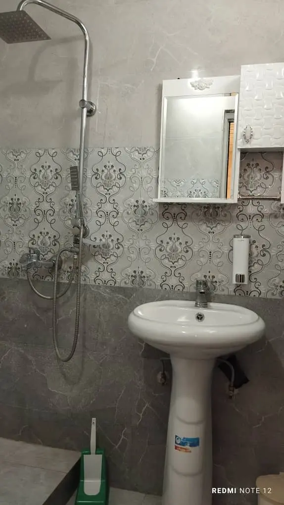 کلبه چوبی شش خوابه مستراستخرداروجکوزی دار