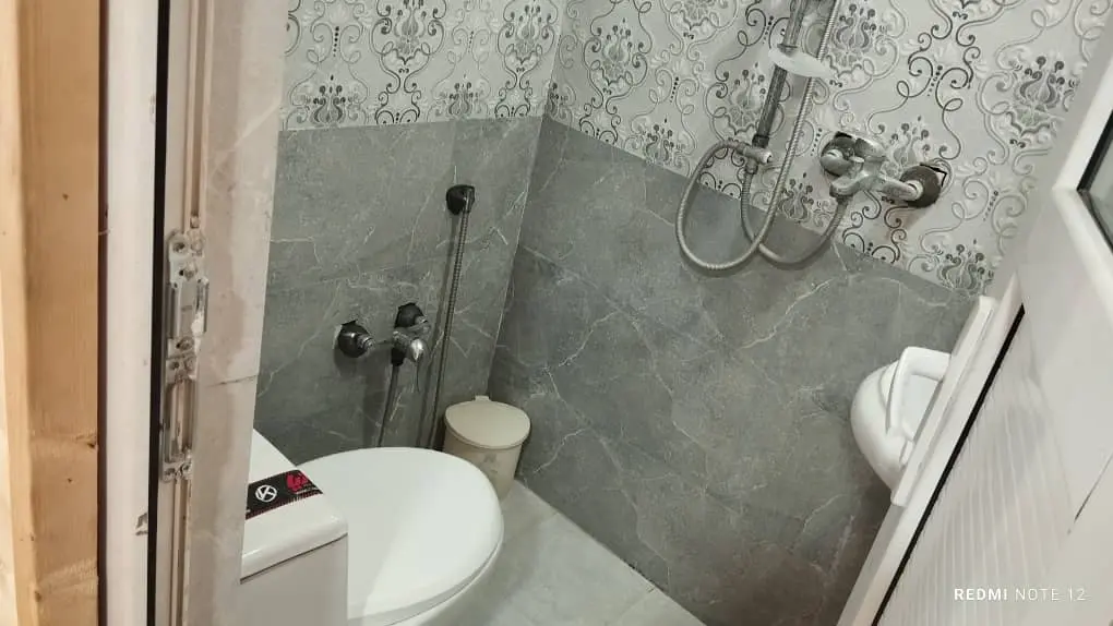 کلبه چوبی شش خوابه مستراستخرداروجکوزی دار