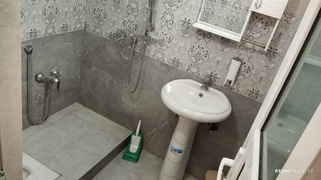 کلبه چوبی شش خوابه مستراستخرداروجکوزی دار