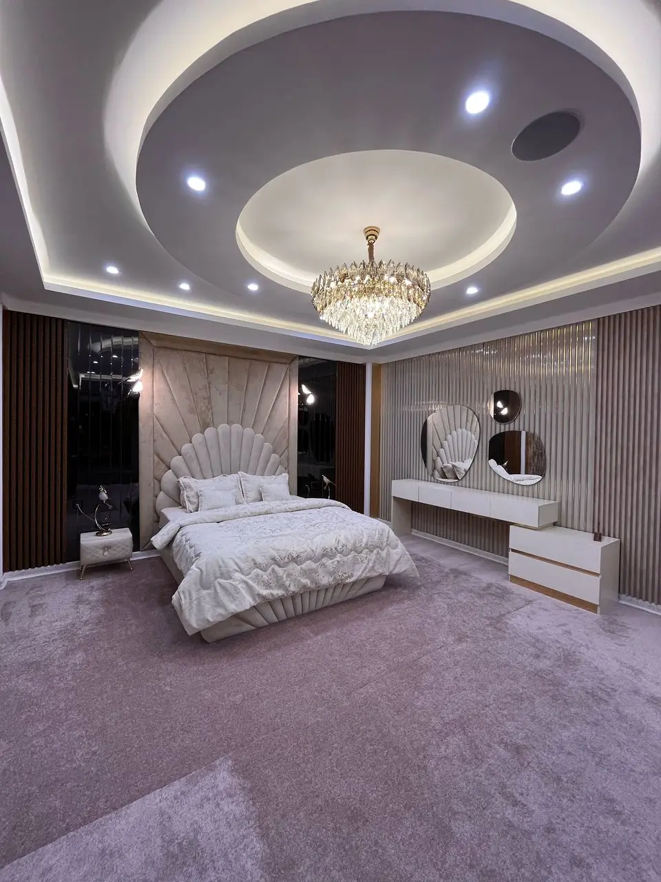 عمارت فوق لوکس با استخر چهار فصل