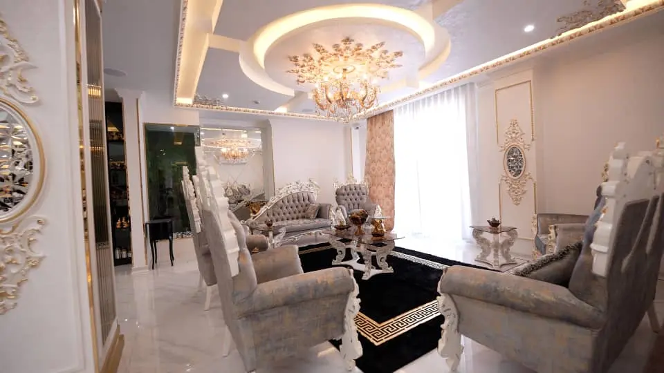 عمارت فوق لوکس با استخر چهار فصل