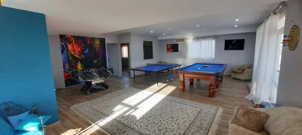 عمارت هوتارو با استخر آبگرم در زعفرانیه