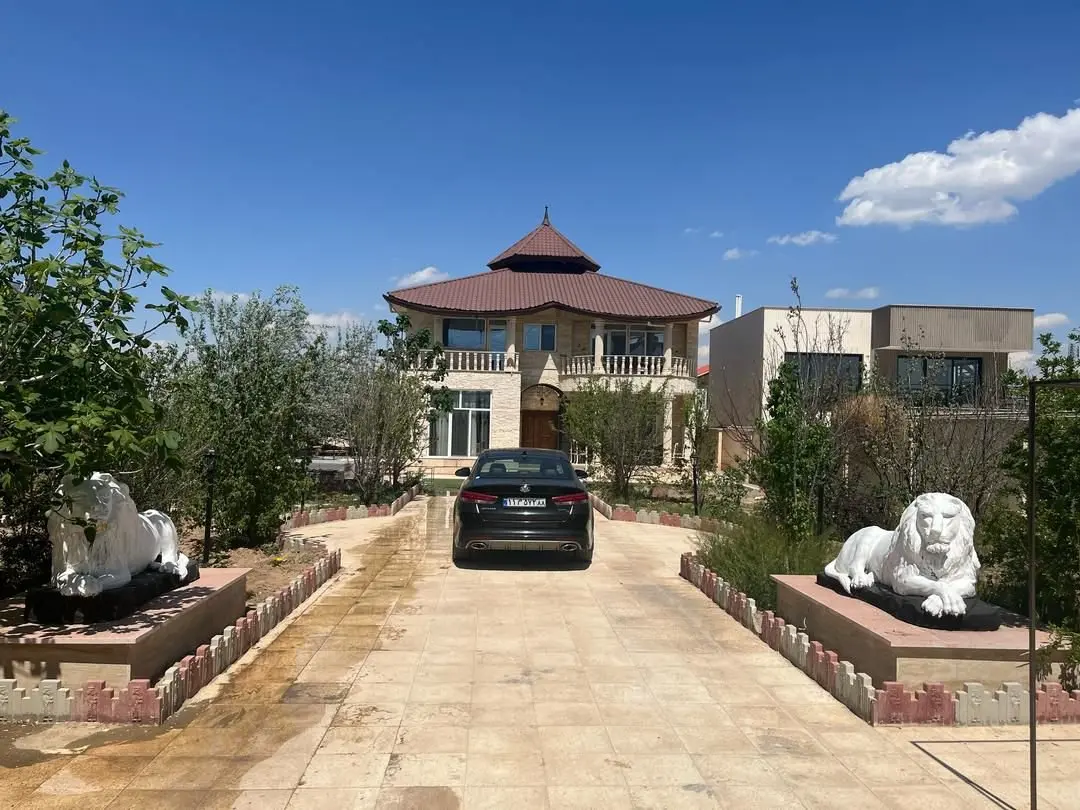 عمارت هوتارو با استخر آبگرم در زعفرانیه