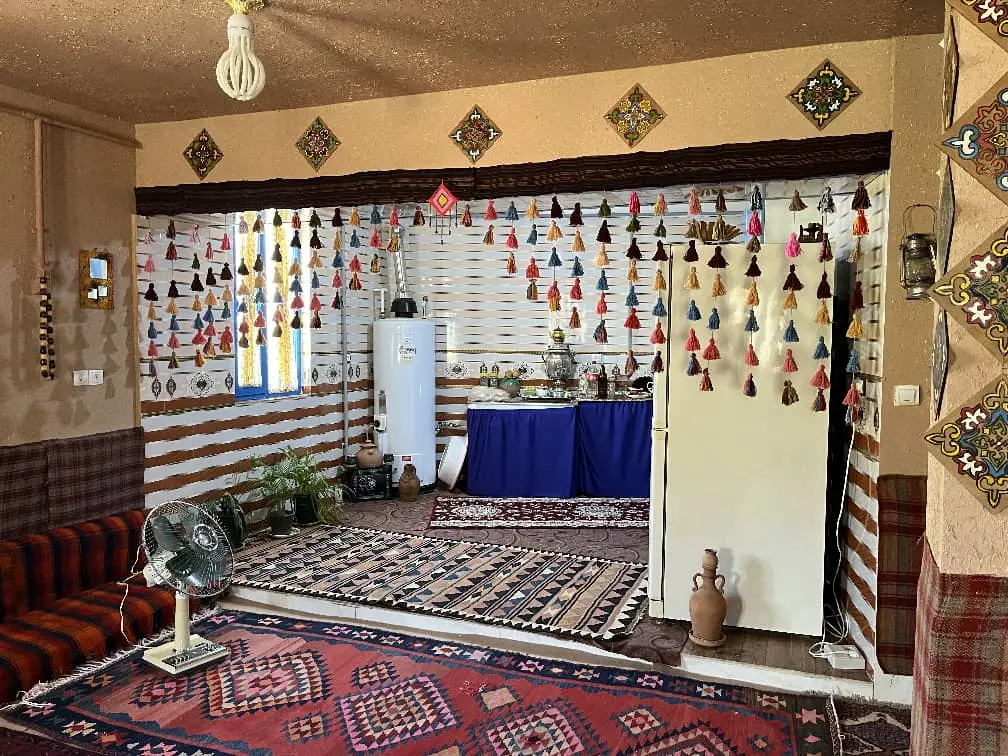 بومگردی  واقامتگاه هانیس 