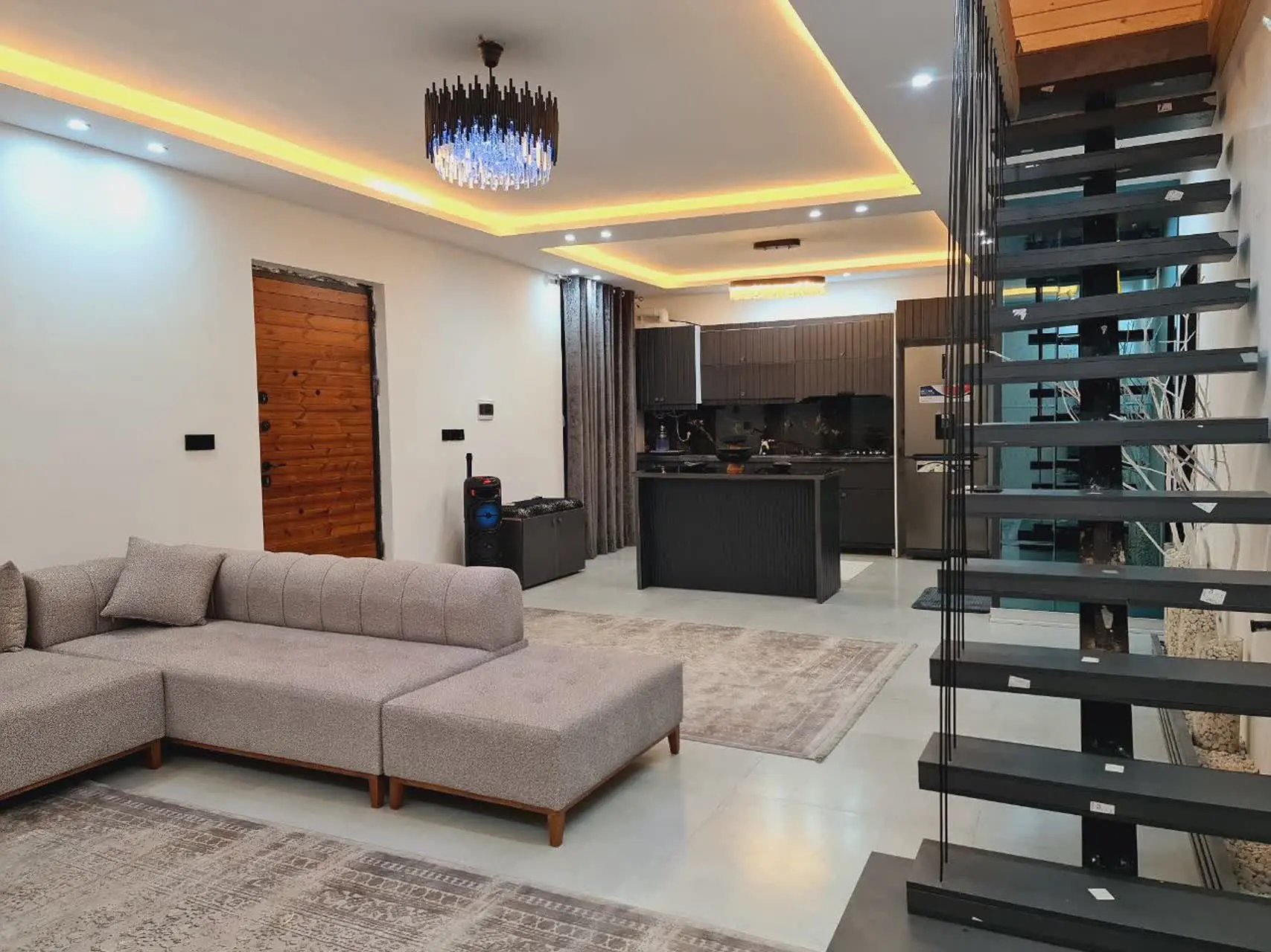 کلبه سویئسی دو خواب استخر چهار فصل