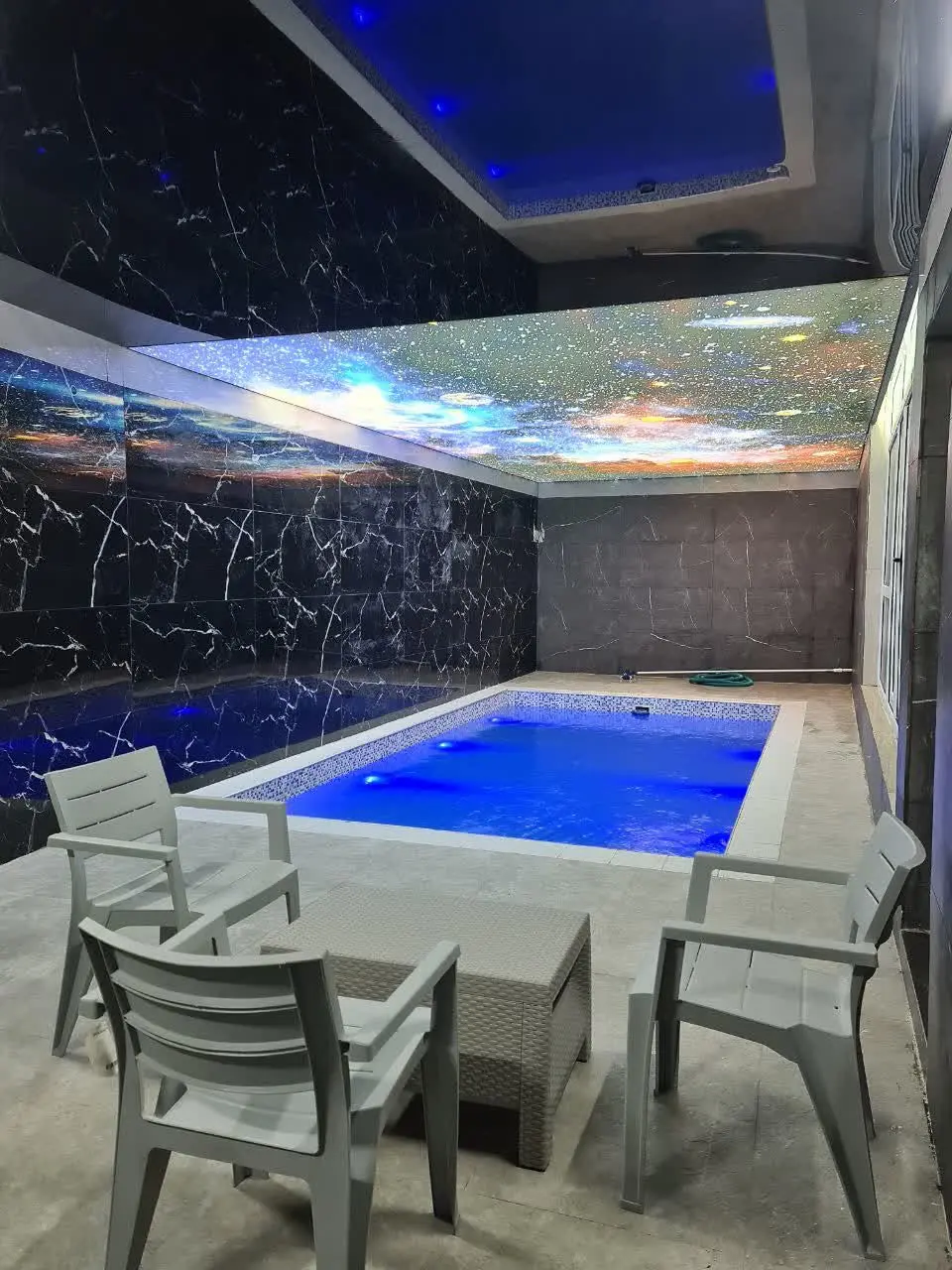 کلبه سویئسی دو خواب استخر چهار فصل