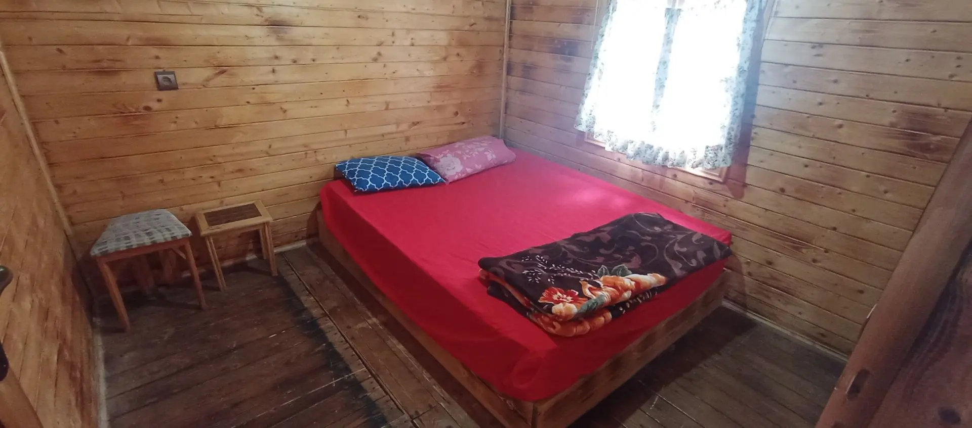 سرای فردوس کلبه شاه نشین