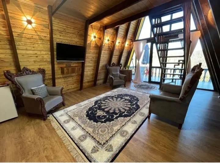 کلبه سوئیسی جکوزی دار رووا