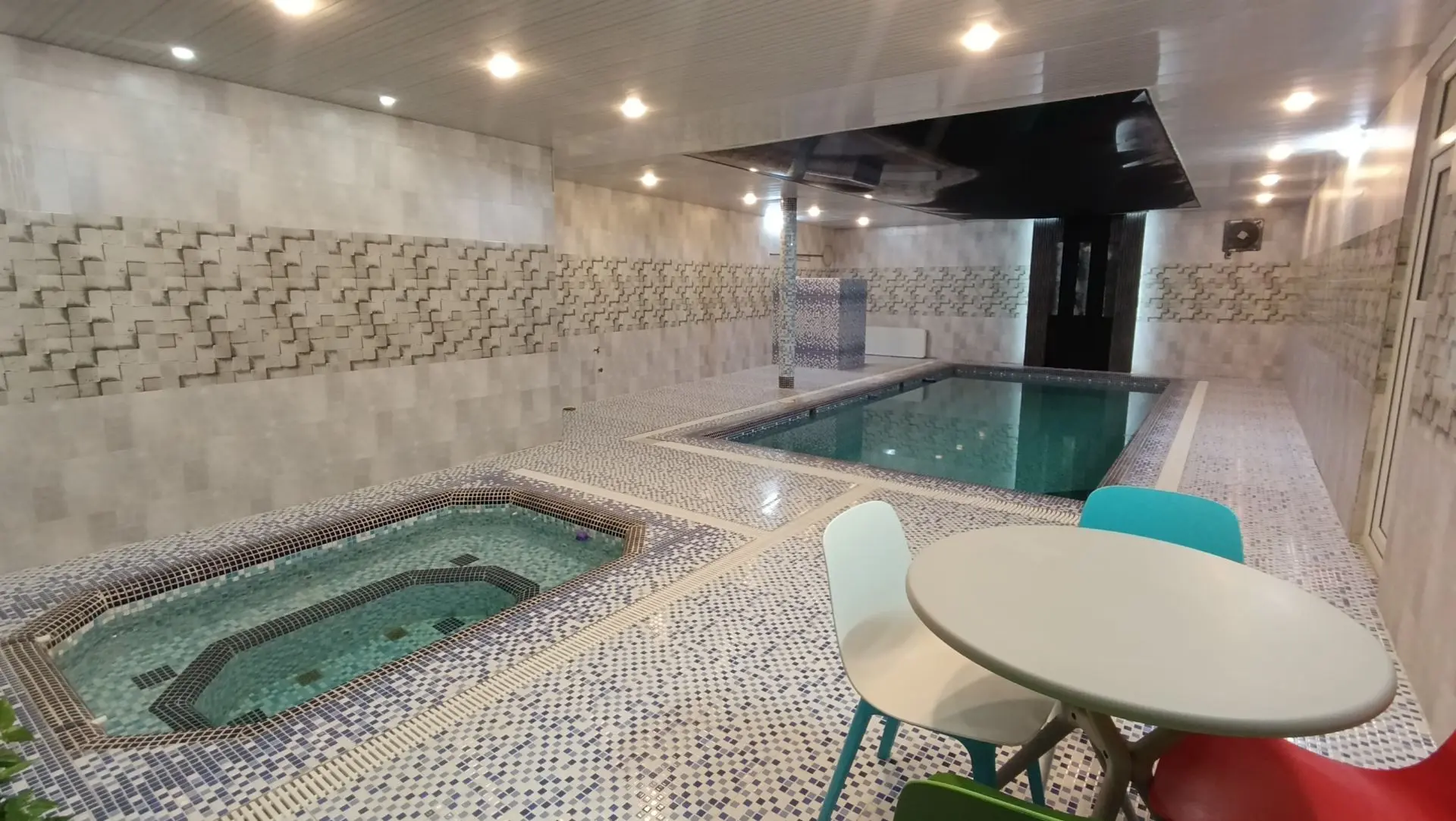 باغ ویلا استخردار دوخوابه (عمارت سفید)